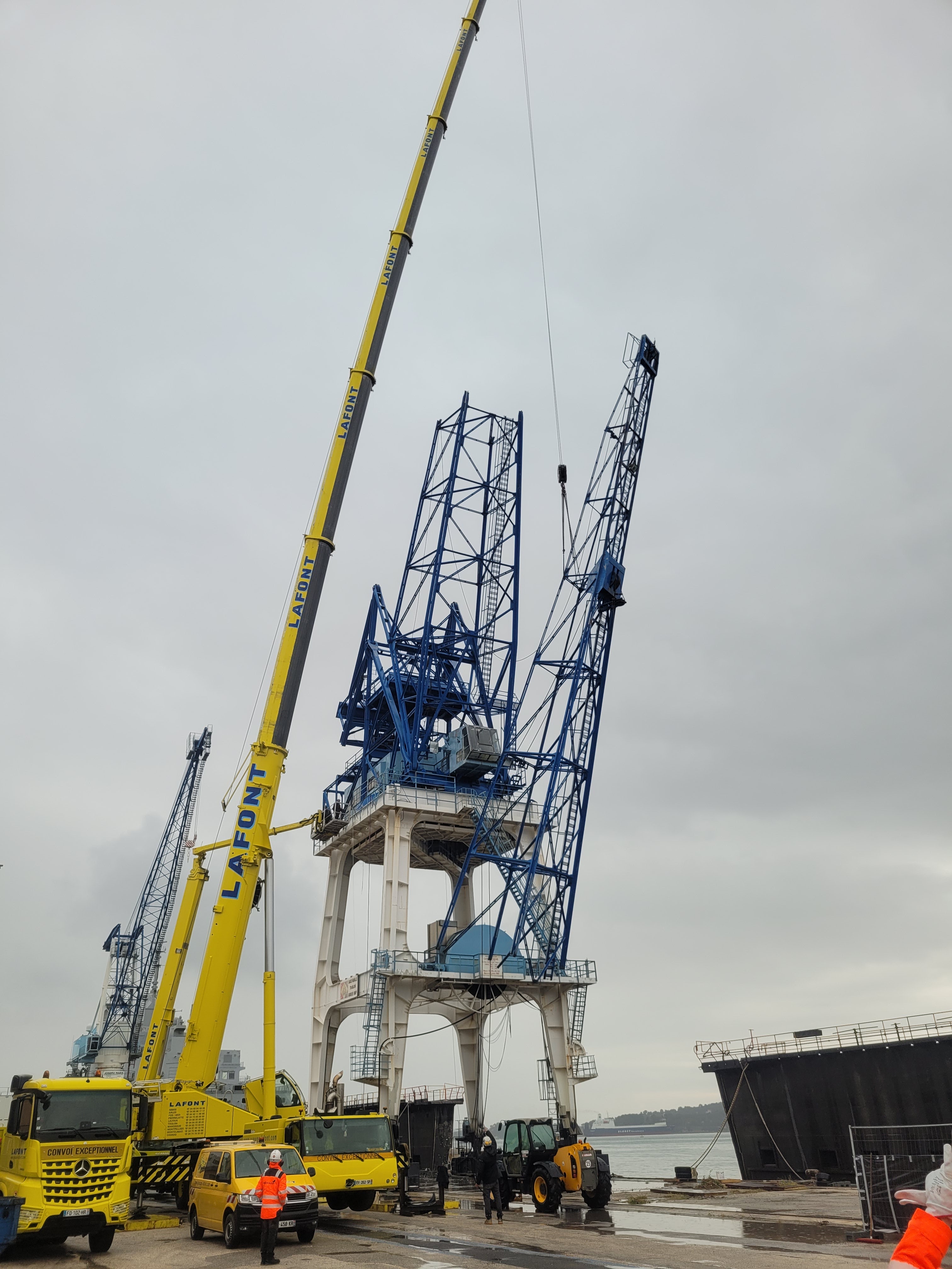 Évacuation de grue portuaire
